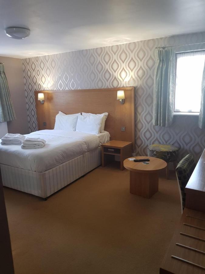 Marsh Farm Hotel Swindon Exterior photo