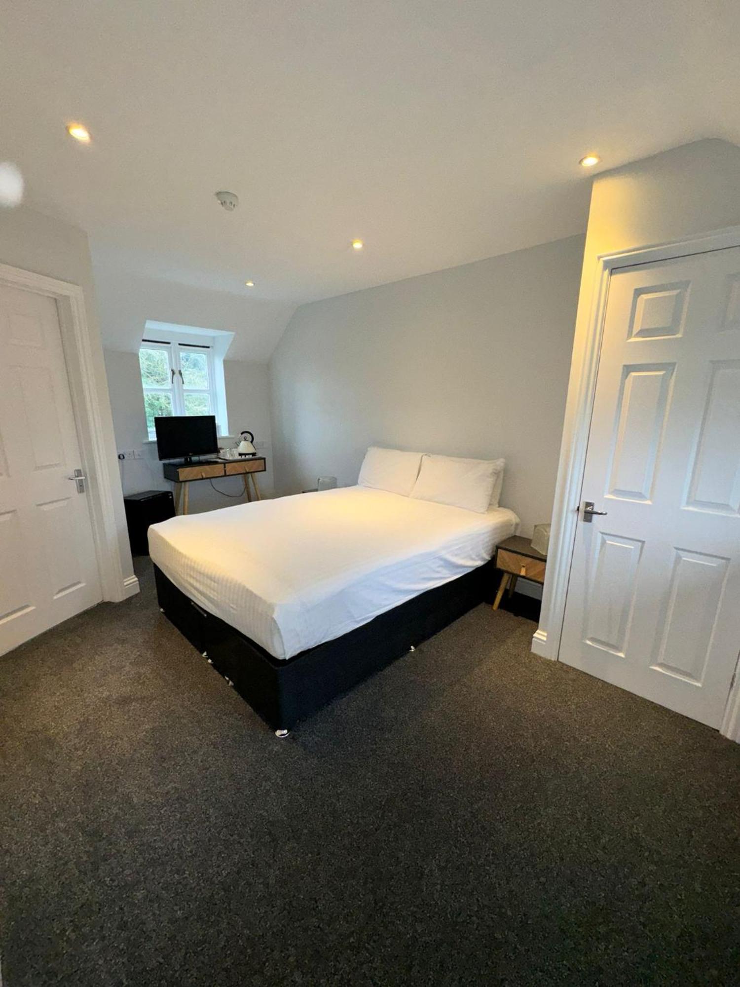 Marsh Farm Hotel Swindon Exterior photo