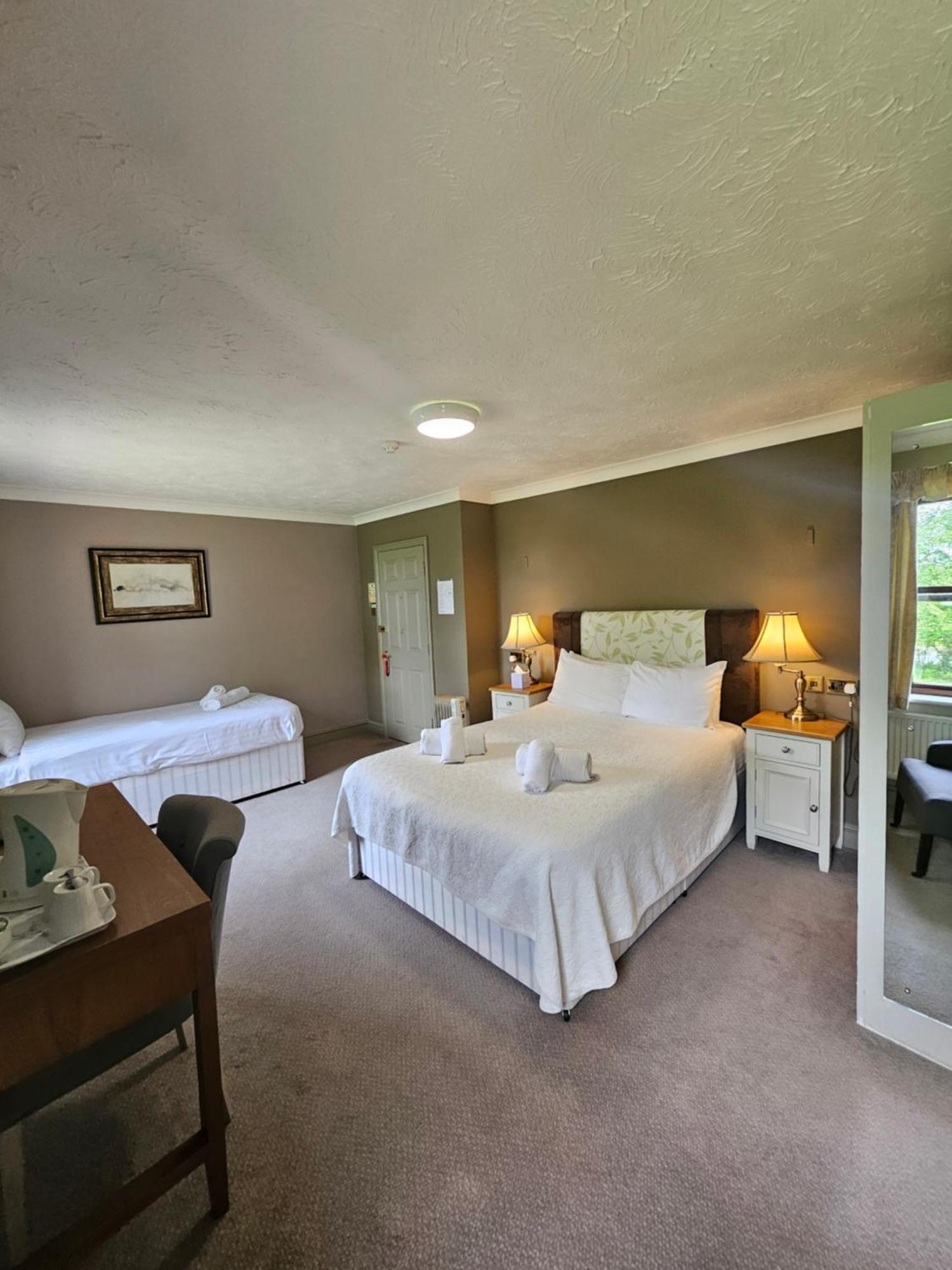 Marsh Farm Hotel Swindon Exterior photo