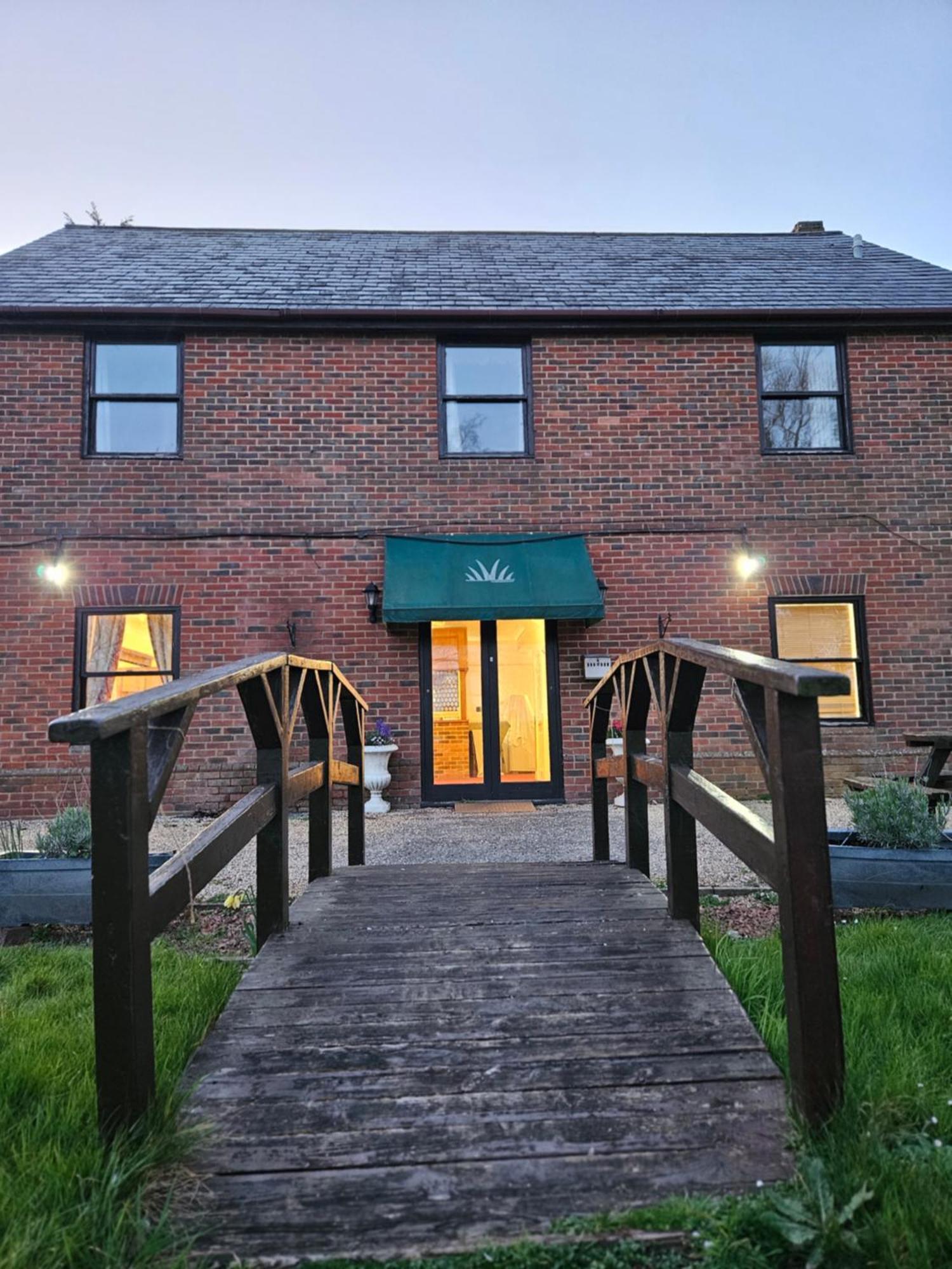 Marsh Farm Hotel Swindon Exterior photo
