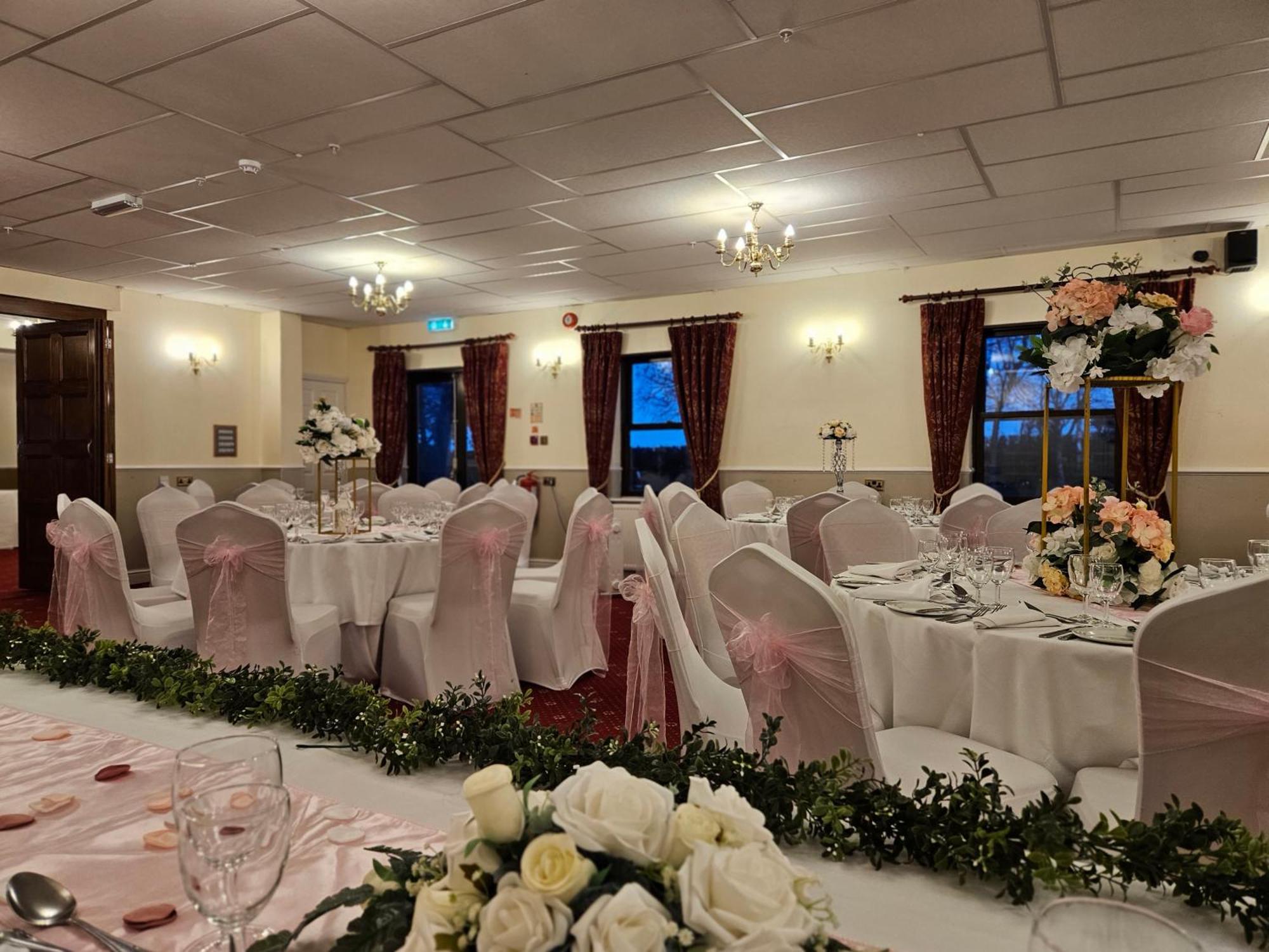 Marsh Farm Hotel Swindon Exterior photo
