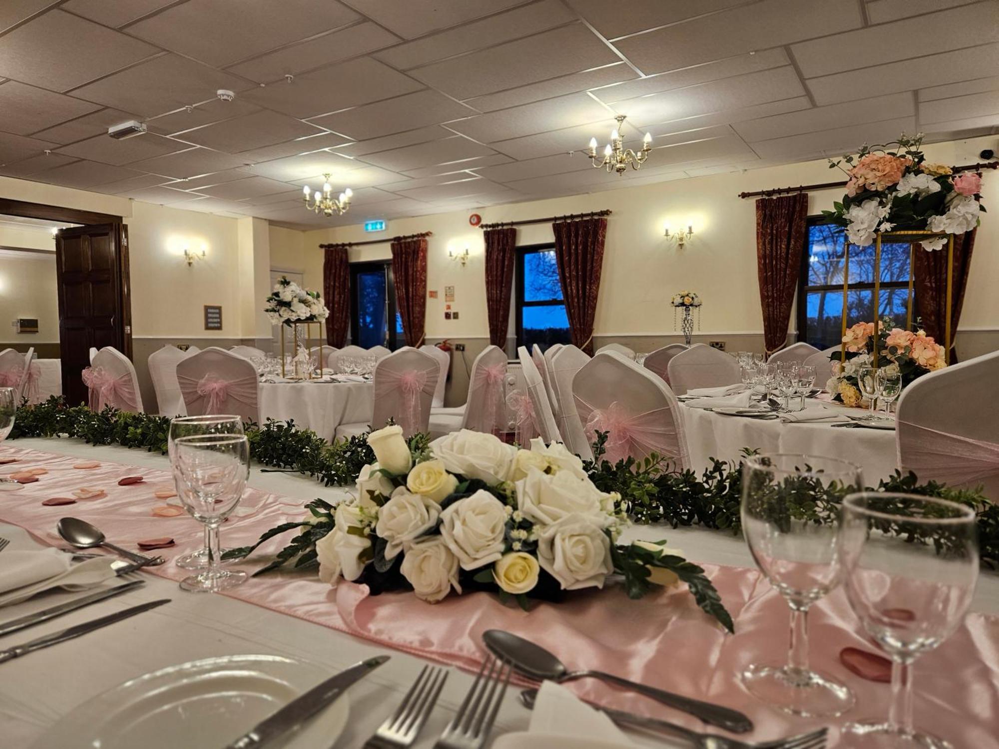 Marsh Farm Hotel Swindon Exterior photo